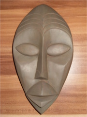 Anja Sichardt 2013: In Lindenholz geschnitzte afrikanische Maske