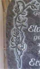 Rosenranke auf Grabstein, Endzustand