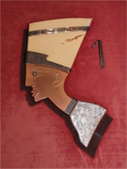 Metallbild, stilisierte Nofretete, Vorzustand